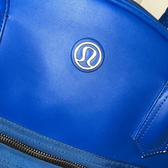 Gorgeous LULULEMON tote - Picture 3 of 9